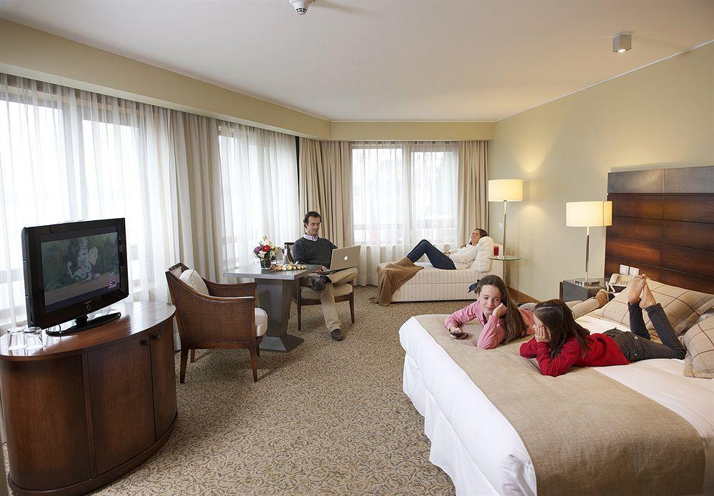 Radisson Hotel Puerto Varas Exterior foto Family room