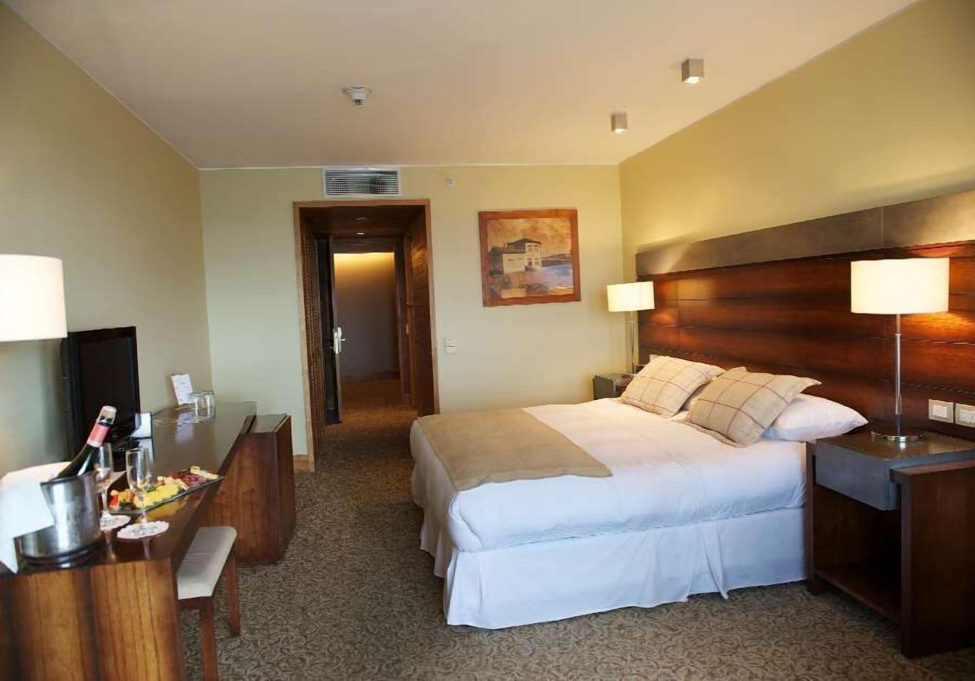 Radisson Hotel Puerto Varas Exterior foto A room at the hotel