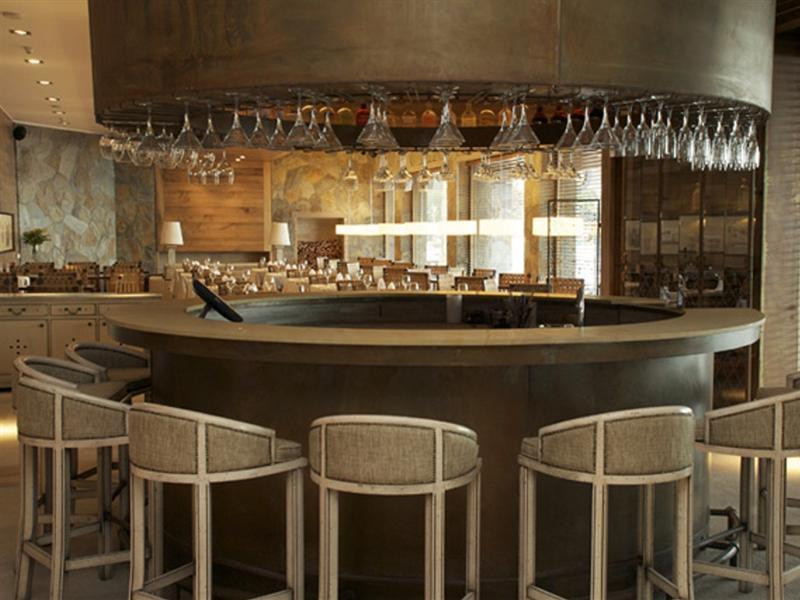 Radisson Hotel Puerto Varas Exterior foto The bar at the restaurant