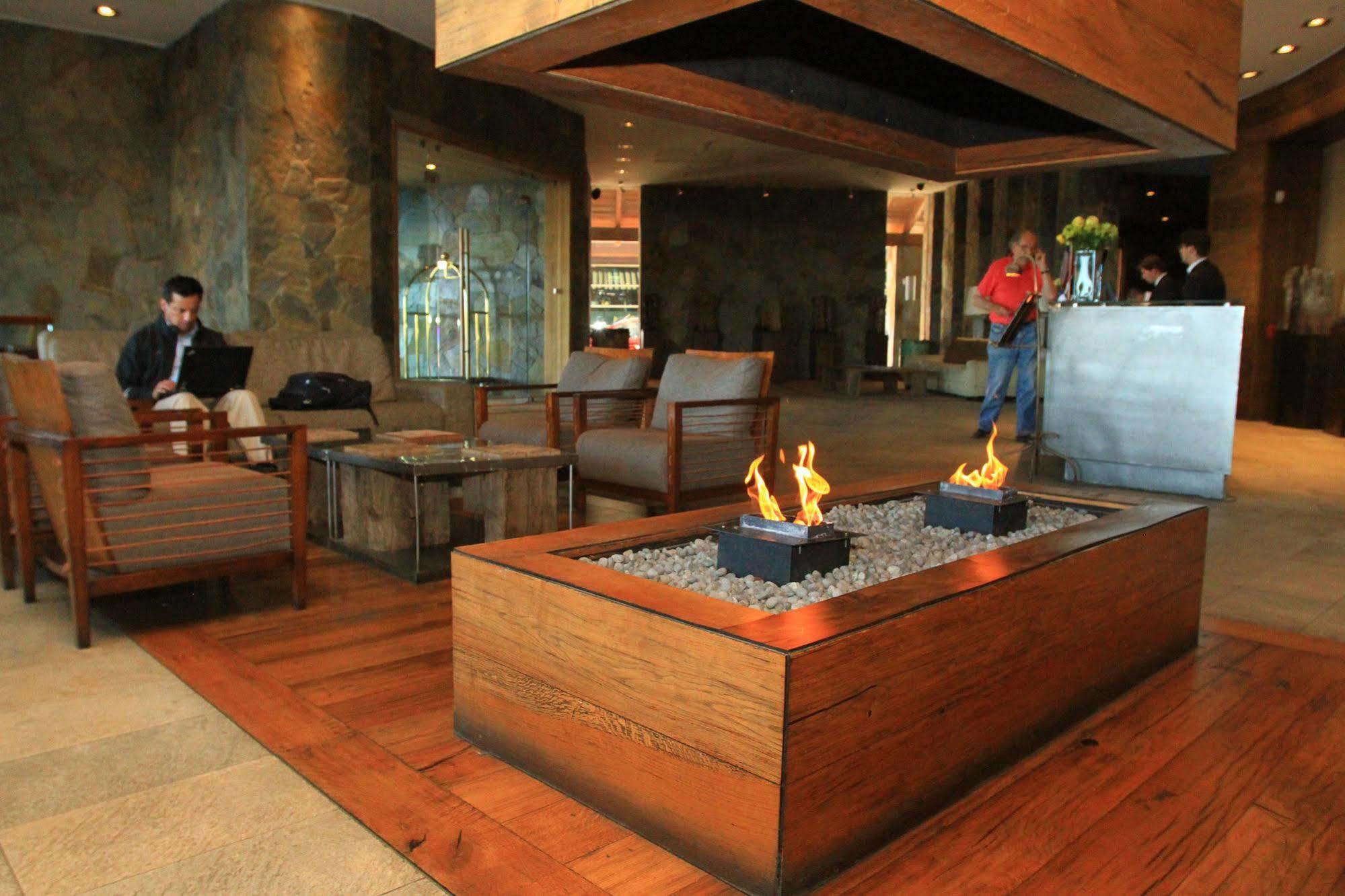 Radisson Hotel Puerto Varas Exterior foto The lobby of the hotel