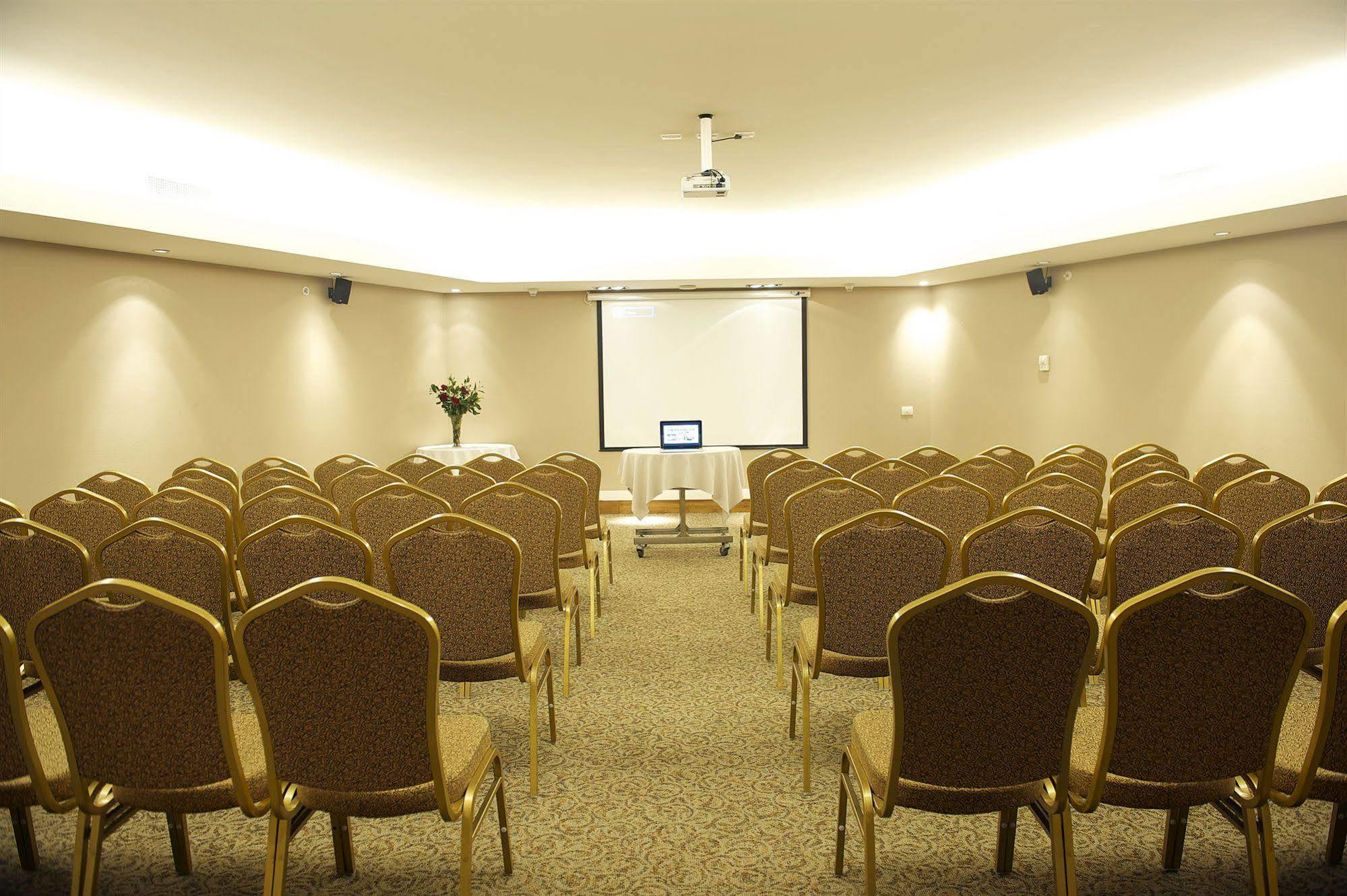 Radisson Hotel Puerto Varas Interior foto A typical conference room