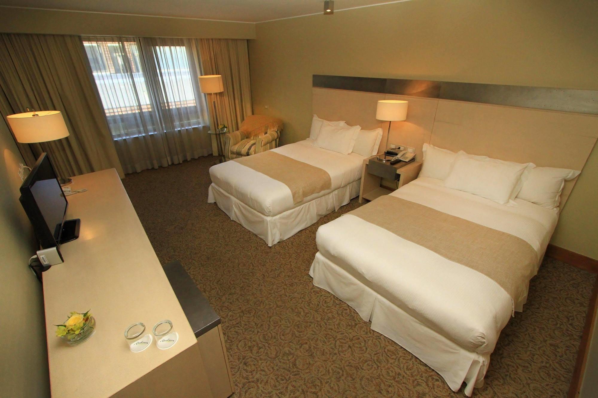 Radisson Hotel Puerto Varas Exterior foto A room at the Hilton Garden Inn in San Francisco