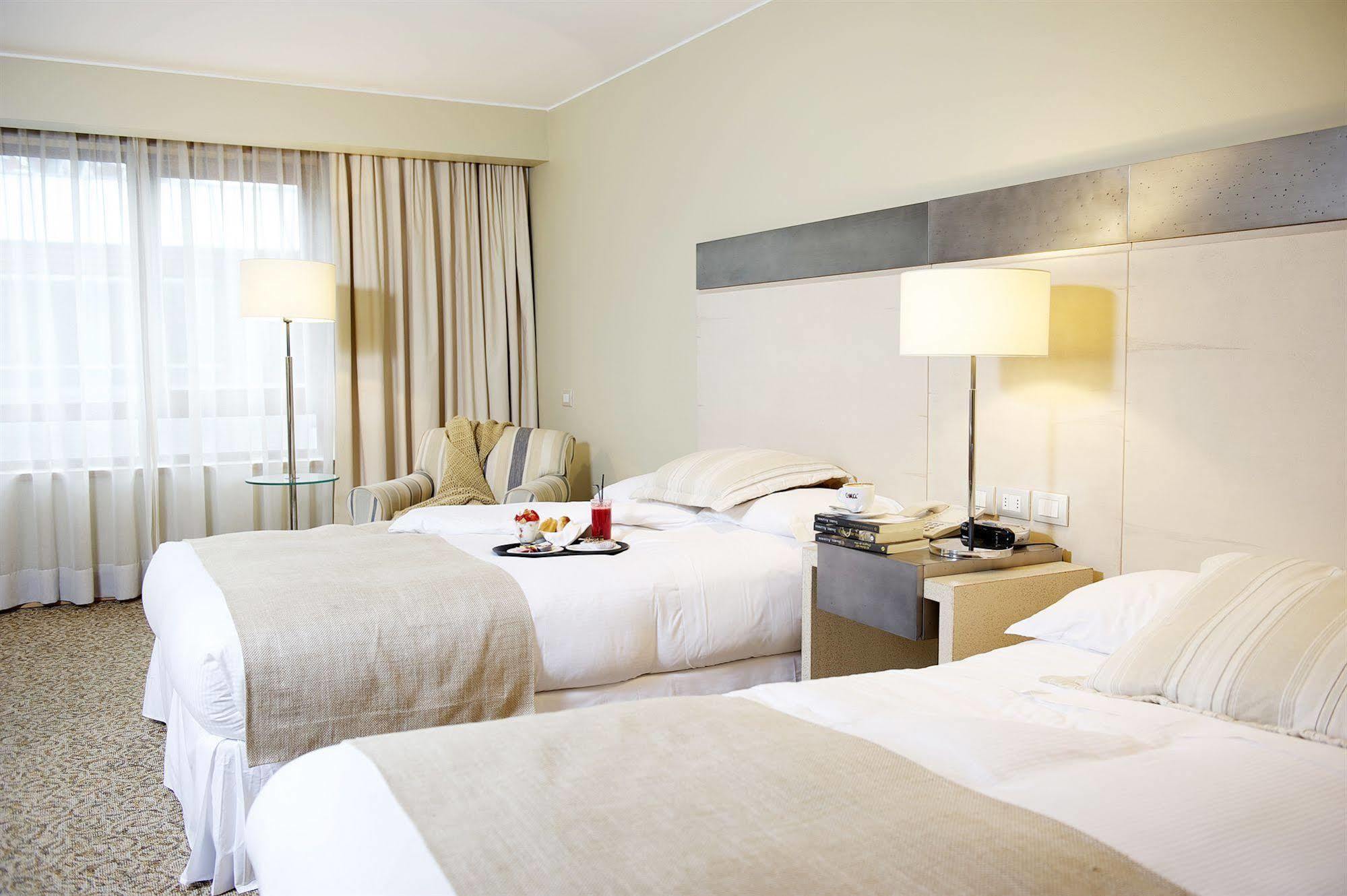 Radisson Hotel Puerto Varas Exterior foto A typical room at the hotel